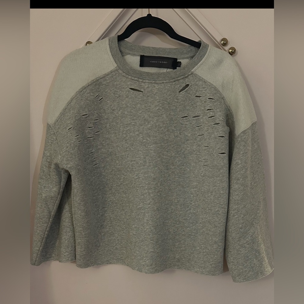 Grey cropped sweatshirt with tears